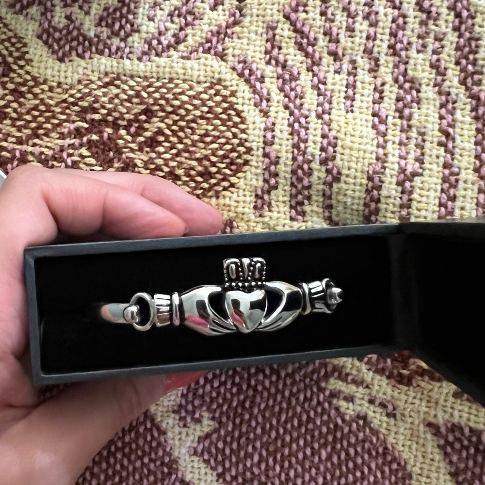 Claddagh Bangle in Stainless Steel - 7.5" - Picture 3 of 3